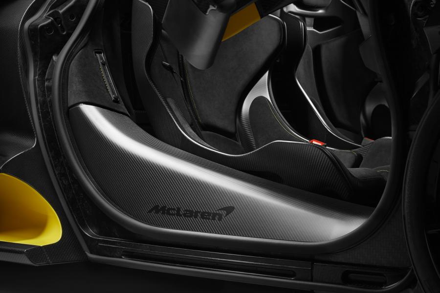 Детали интерьера McLaren MSO Senna Carbon Theme (P15) 2018 года  (фото 12 из 14)